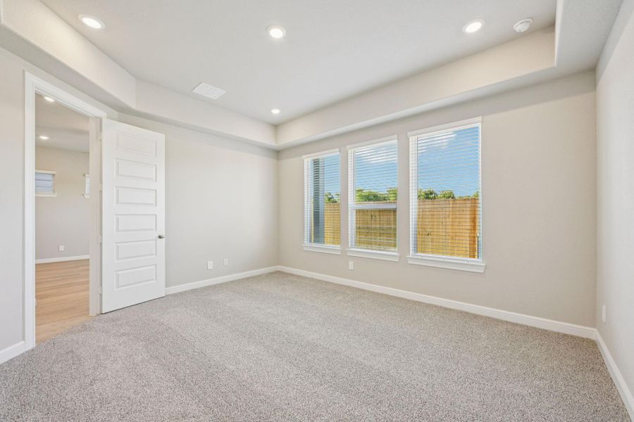 Spacious, unfurnished interior of a new home in Kemah Crossing - Luxe Series, Kemah (Image 35).