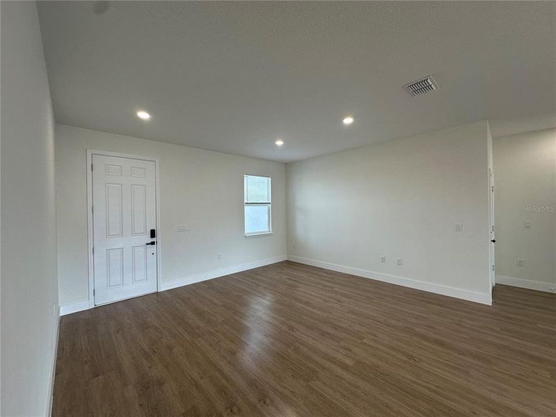 Spacious, unfurnished interior of a new home in , Dunnellon (Image 19).