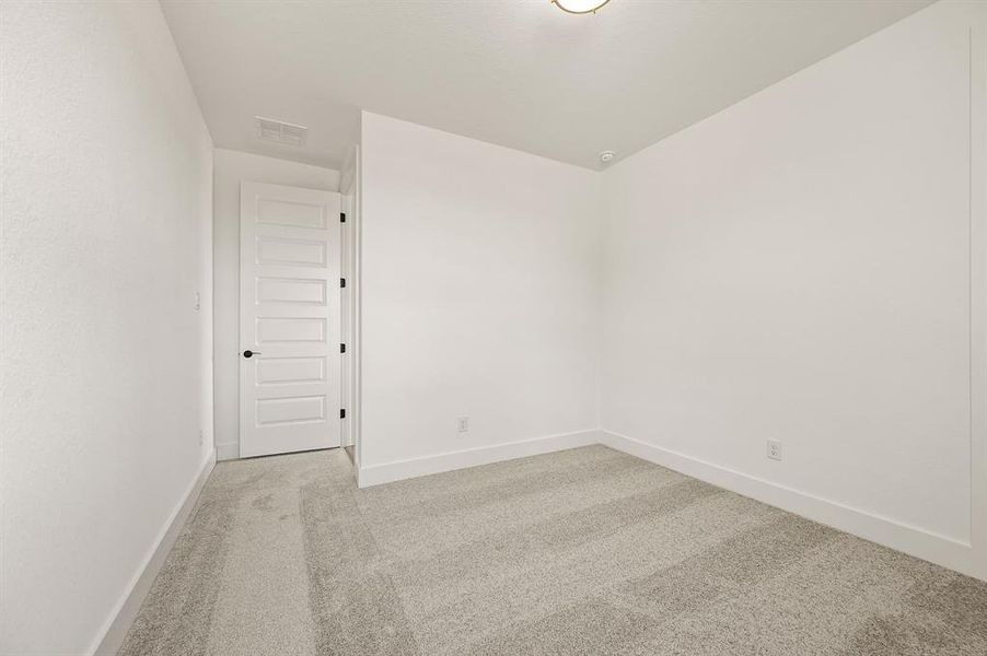 Spacious, unfurnished interior of a new home in Rocky Top Ranch, Reno (Image 24).