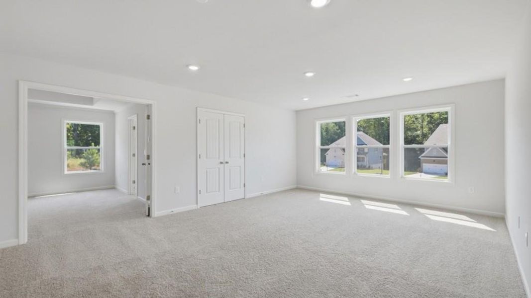Spacious, unfurnished interior of a new home in Haven Abbey, Cumming (Image 27).