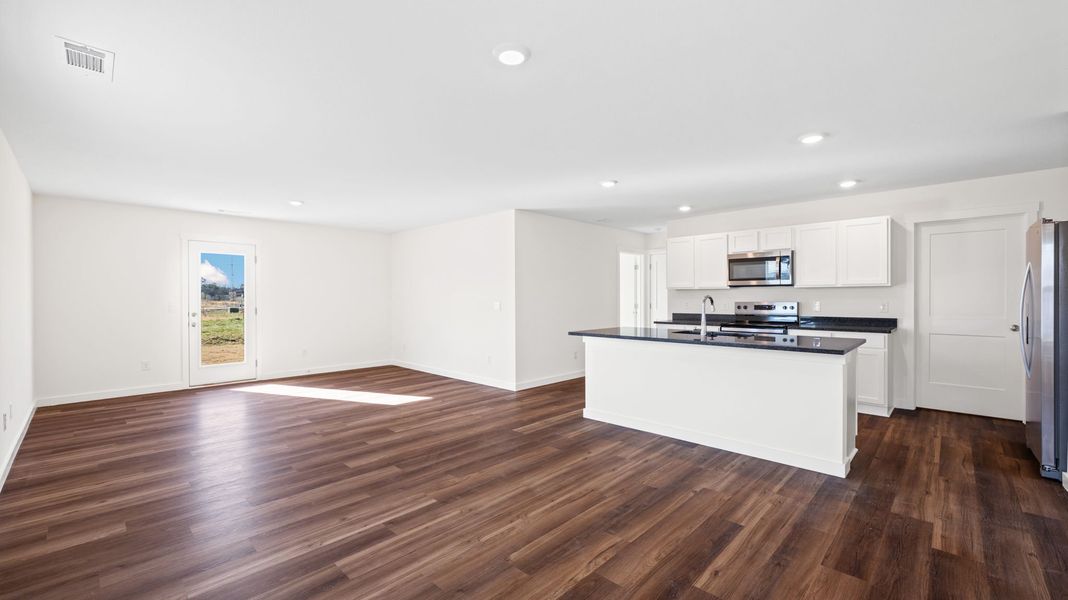 Spacious, unfurnished interior of a new home in Evergreen Landing, Rossville (Image 11).