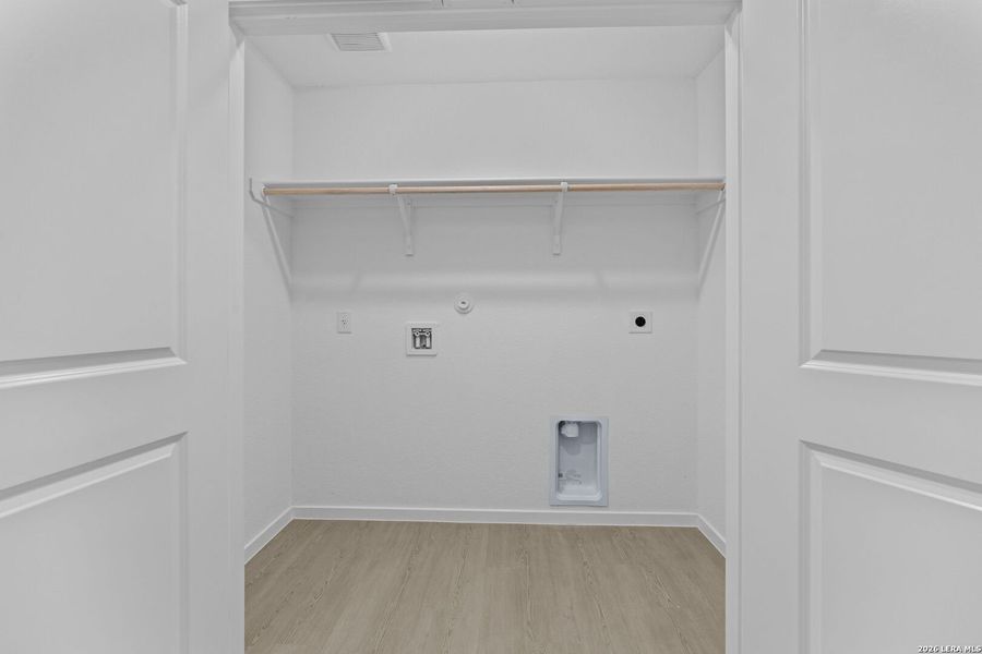 Spacious, unfurnished interior of a new home in Hidden Oasis, San Antonio (Image 21). Spacious, unfurnished interior of a new home in Hidden Oasis, San Antonio (Image 21).