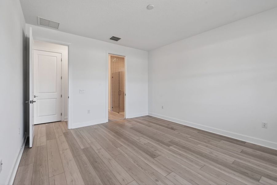Spacious, unfurnished interior of a new home in Hendrix Reserve, Lake Worth (Image 40).