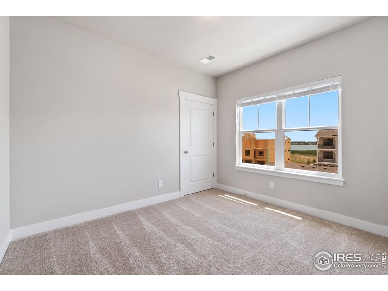 Secondary bedroom w/ walk-in closet