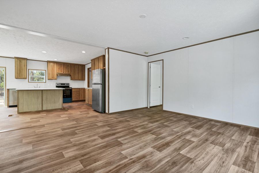 Spacious, unfurnished interior of a new home in , Walterboro (Image 18).
