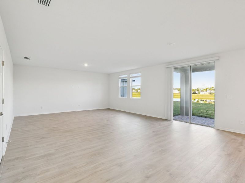 Spacious, unfurnished interior of a new home in Hamilton Bluff - Signature Series, Haines City (Image 5).