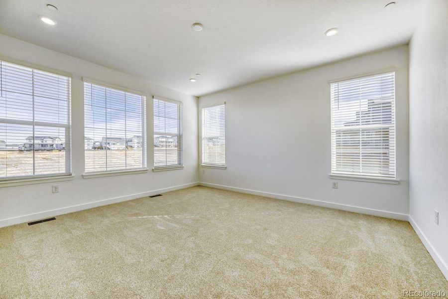 Spacious, unfurnished interior of a new home in Sunset Village, Erie (Image 9).