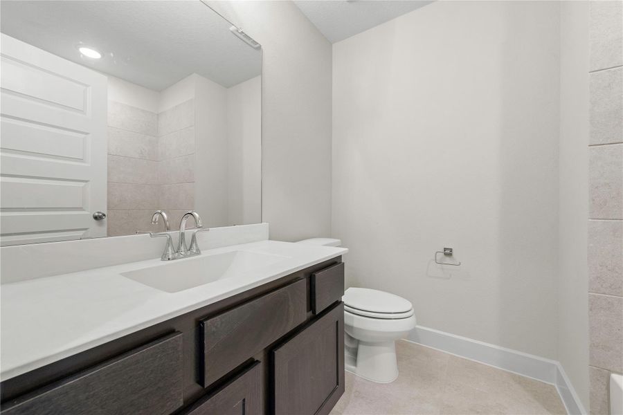 Representative image. Features, selections and colors may vary.