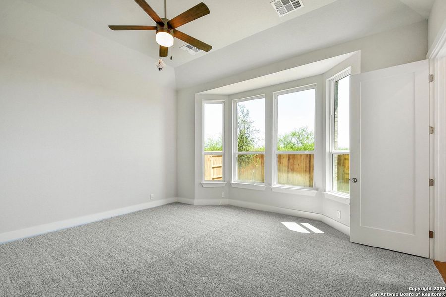 Spacious, unfurnished interior of a new home in Homestead, Schertz (Image 19).