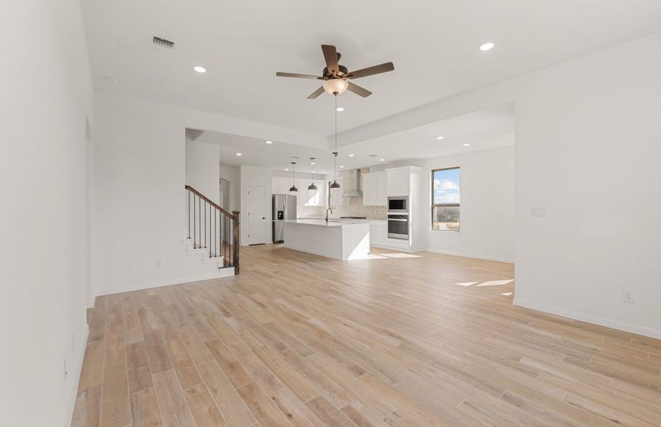 Spacious, unfurnished interior of a new home in Crescent Bluff, Georgetown (Image 20).