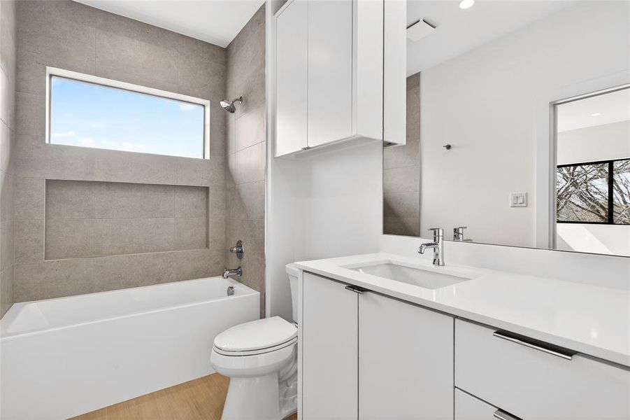 Furnished interior view inside a new home in , Dallas (Image 32).