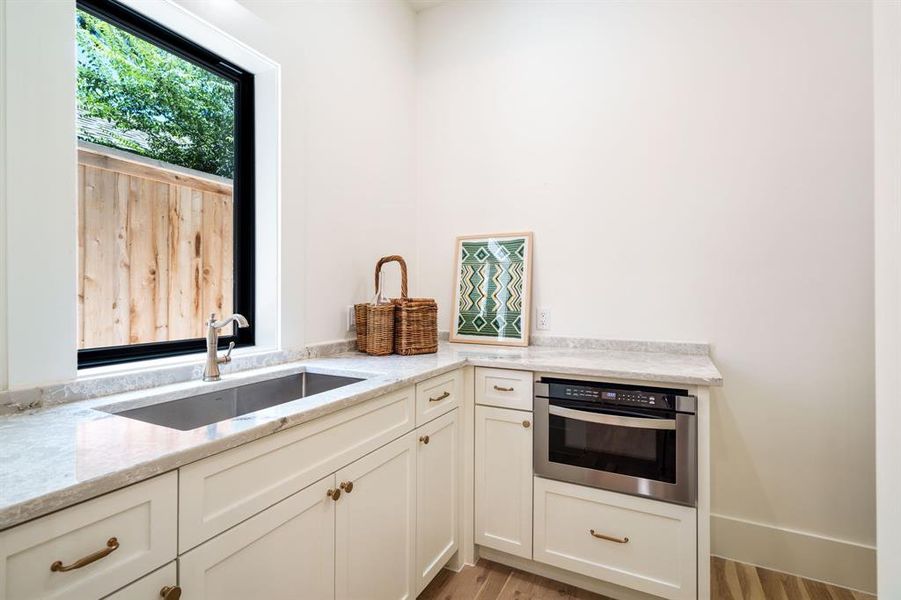 Furnished interior view inside a new home in , Dallas (Image 13).