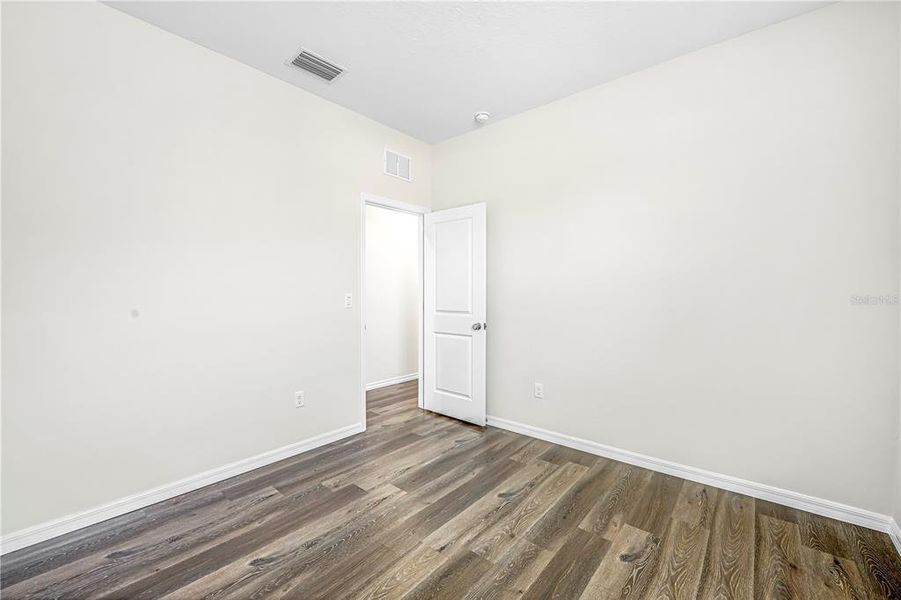 Spacious, unfurnished interior of a new home in , Weeki Wachee (Image 20).