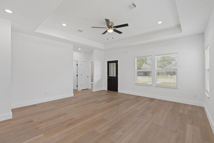 Spacious, unfurnished interior of a new home in , Baytown (Image 19).