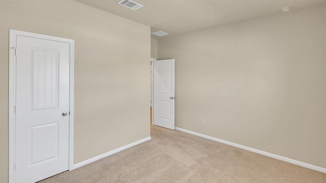 Spacious, unfurnished interior of a new home in Bar W Ranch, Leander (Image 13).