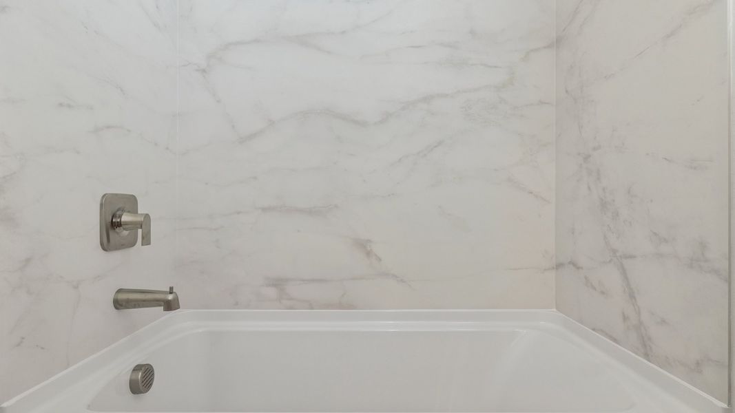 Representative interior finishes for a home built from the Crow by D.R. Horton in Zanjero Pass, Glendale (Image 25).