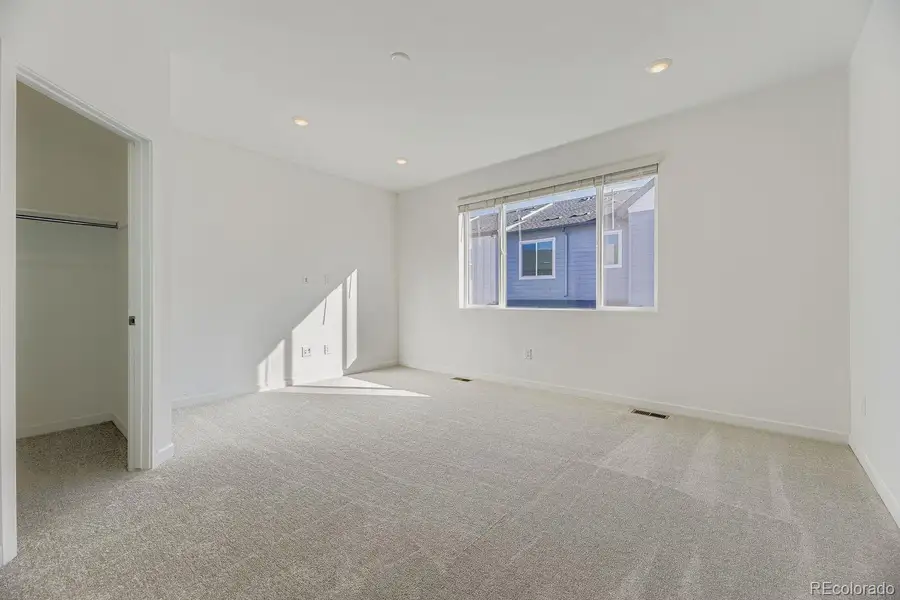 Spacious, unfurnished interior of a new home in Vermilion Creek, Centennial (Image 10). Spacious, unfurnished interior of a new home in Vermilion Creek, Centennial (Image 10).