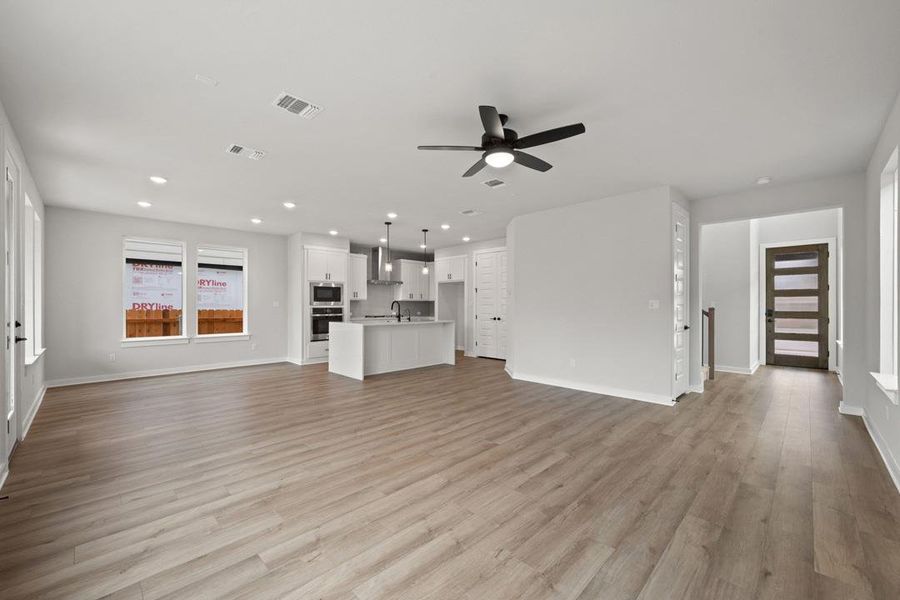 Spacious, unfurnished interior of a new home in Heritage, Dripping Springs (Image 19).