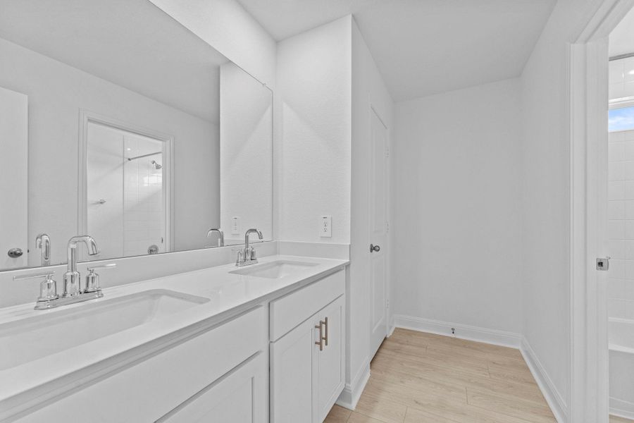 Furnished interior view inside a new home in Riverview, Georgetown (Image 5).