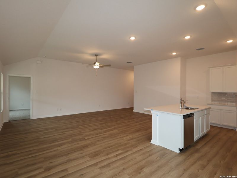 Spacious, unfurnished interior of a new home in Greenspoint Heights, Seguin (Image 32).