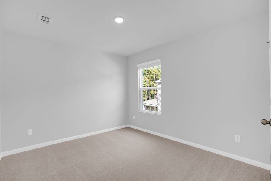 Spacious, unfurnished interior of a new home in Bradford Pointe, Summerville (Image 30).