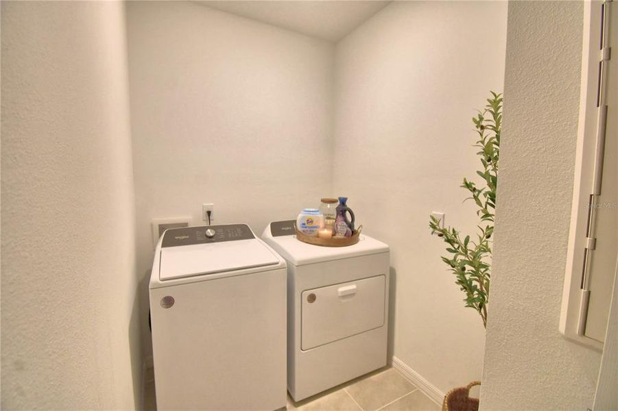 Close-up of interior finishes inside a home in Lake Deer Estates - Classic Series, Kissimmee (Image 21).