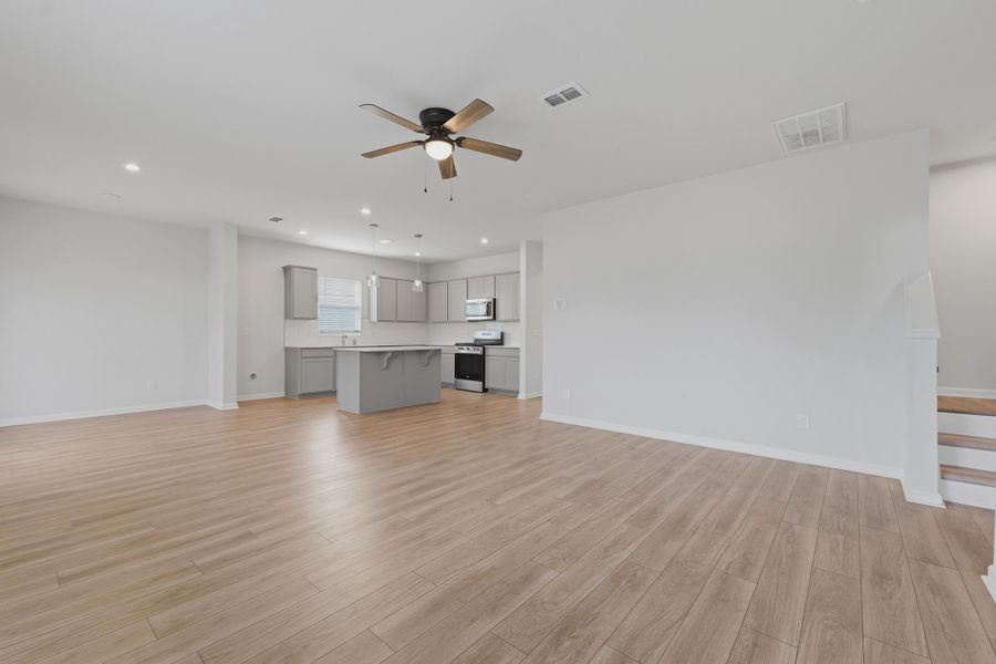Spacious, unfurnished interior of a new home in Bradford Pointe, Summerville (Image 35).