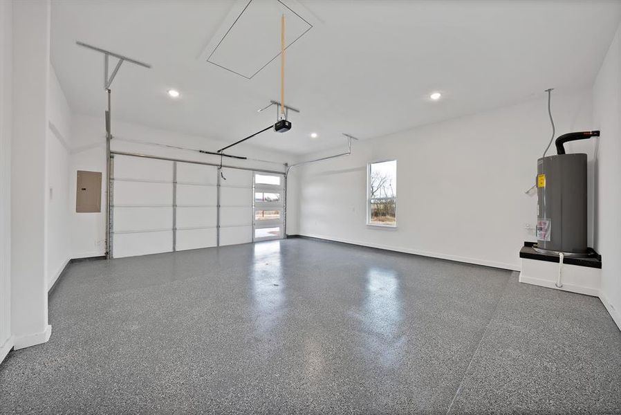 Spacious, unfurnished interior of a new home in , Celeste (Image 18).