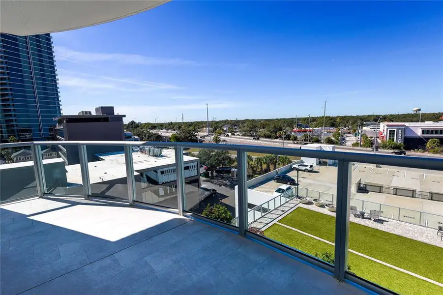 Condo located in Tampa, FL showcasing its design and architecture (Image 4). Condo located in Tampa, FL showcasing its design and architecture (Image 4).