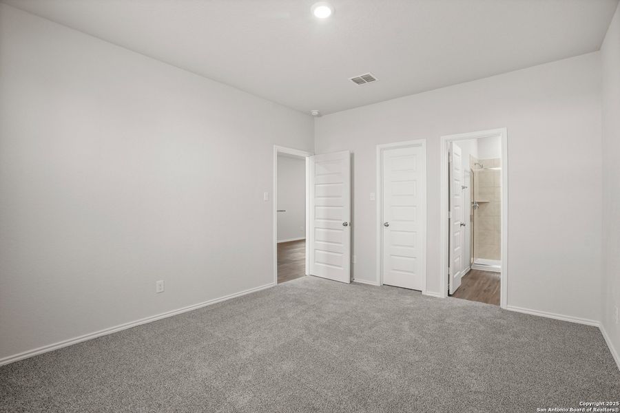 Spacious, unfurnished interior of a new home in Blue Ridge Ranch, San Antonio (Image 17). Spacious, unfurnished interior of a new home in Blue Ridge Ranch, San Antonio (Image 17).