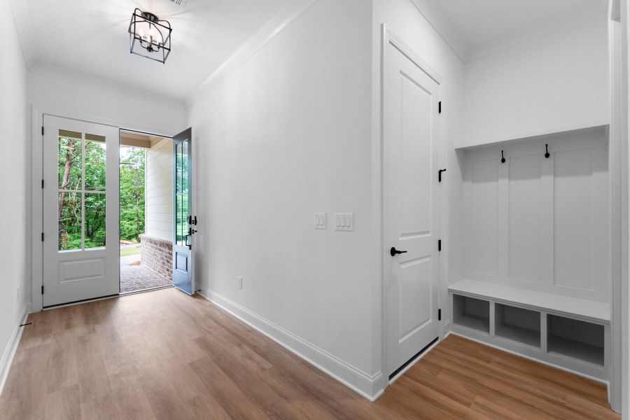Spacious, unfurnished interior of a new home in Lake Arrowhead, Waleska (Image 17).