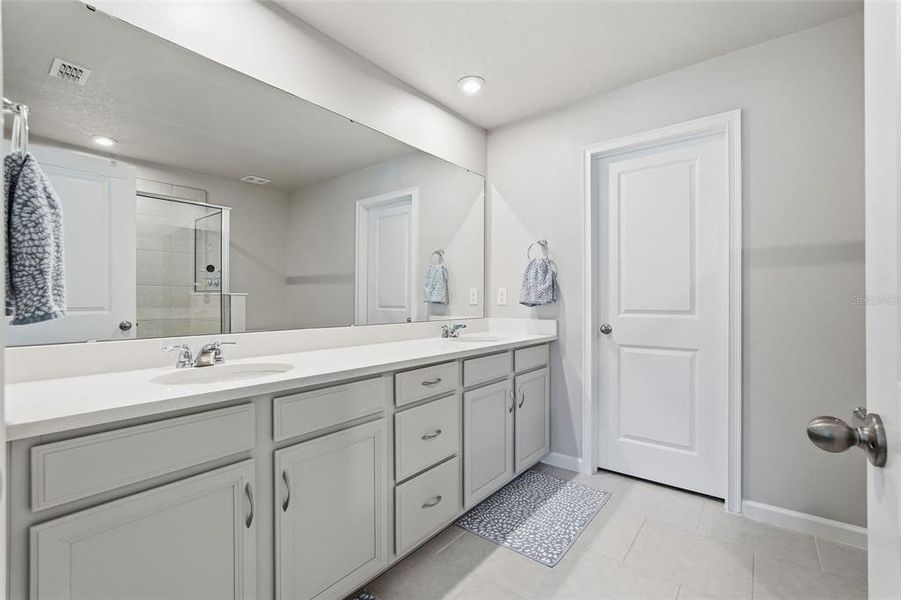 Furnished interior view inside a new home in , Lutz (Image 8).