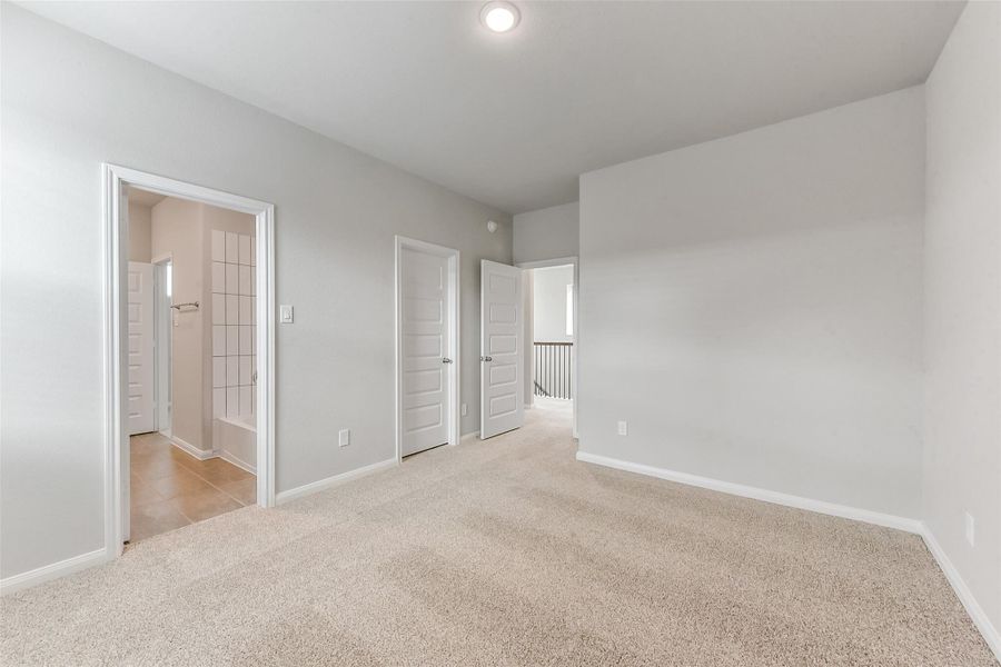 Spacious, unfurnished interior of a new home in , Houston (Image 24).