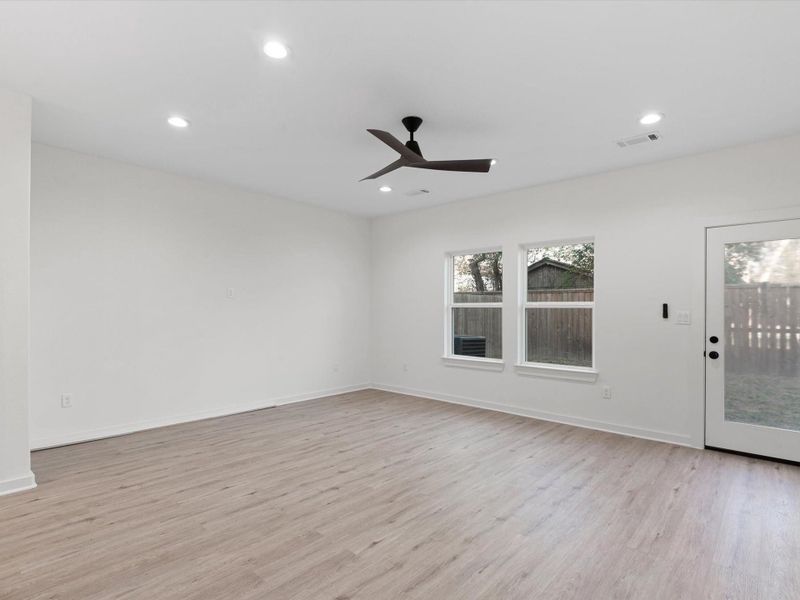 Spacious, unfurnished interior of a new home in , Houston (Image 24).