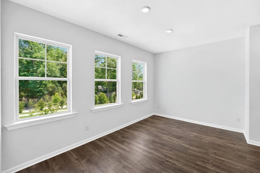 Spacious, unfurnished interior of a new home in Silverstone, Knightdale (Image 27).
