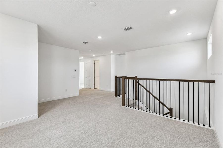 Spacious, unfurnished interior of a new home in Hawkstone, Sarasota (Image 11).