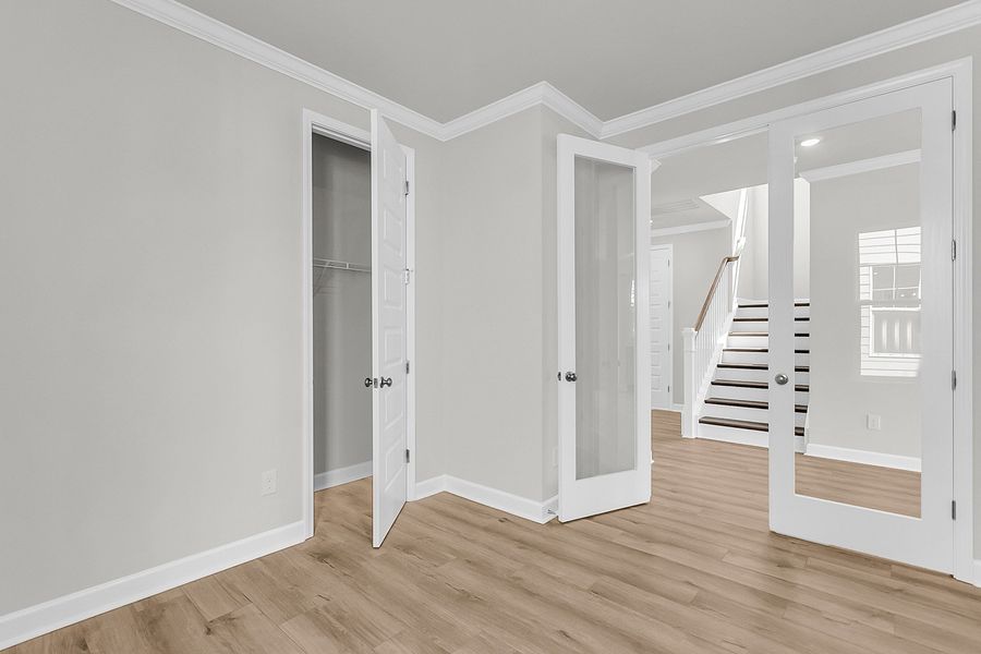 Spacious, unfurnished interior of a new home in Pineland Preserve, Summerville (Image 25).