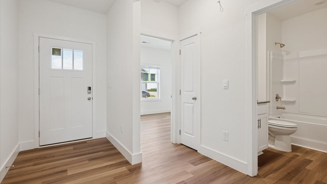 Spacious, unfurnished interior of a new home in Millstone Village, Morristown (Image 20).