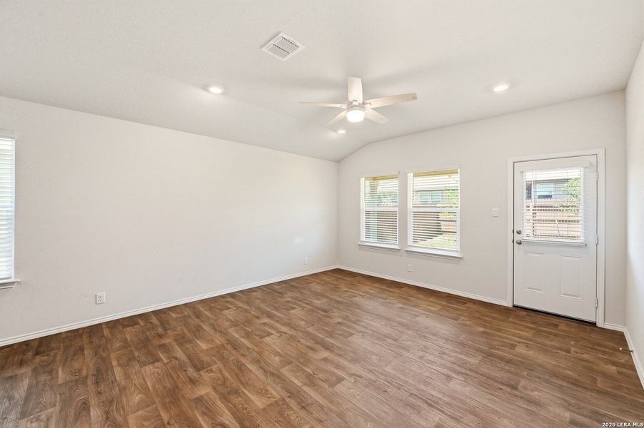 Spacious, unfurnished interior of a new home in Avenida, Converse (Image 35). Spacious, unfurnished interior of a new home in Avenida, Converse (Image 35).