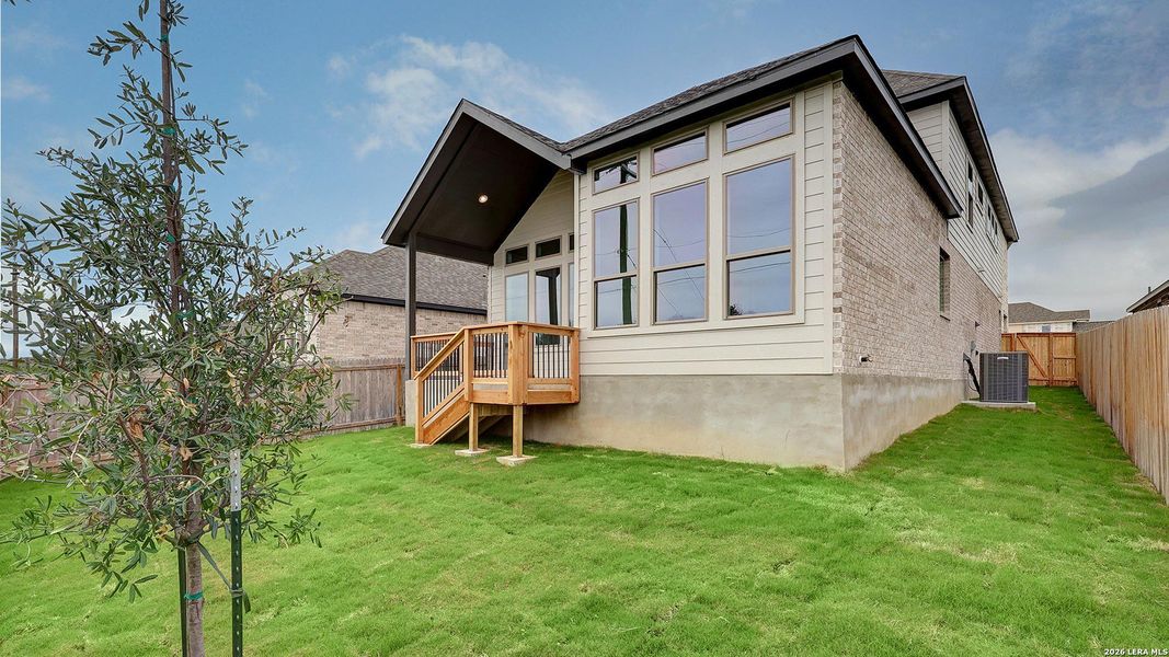 Exterior details and patio area of a home in Ladera, San Antonio (Image 18).