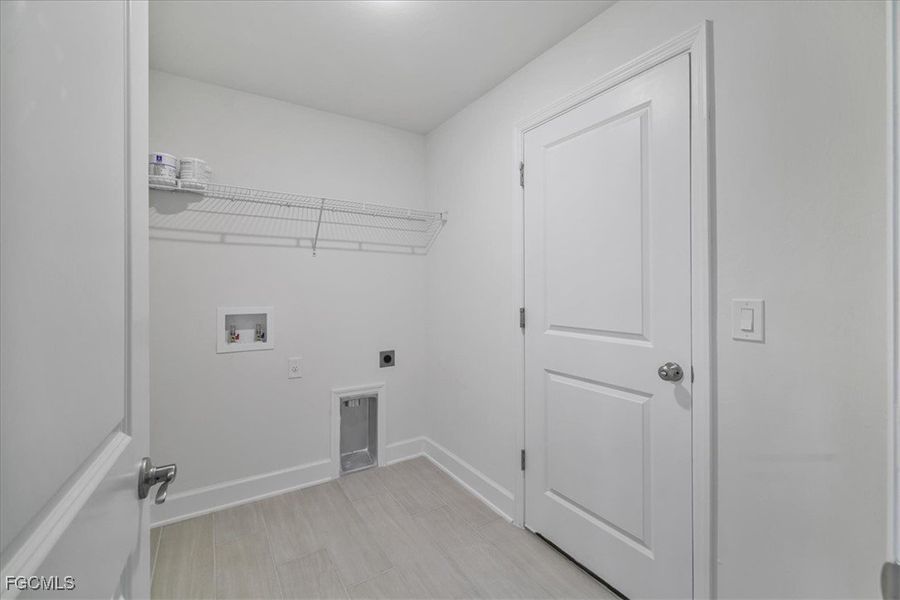 Spacious, unfurnished interior of a new home in Cape Coral, Cape Coral (Image 40).