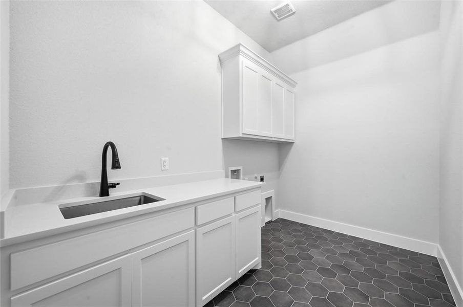 Furnished interior view inside a new home in Aledo Heights - Aledo ISD, Annetta South (Image 13).