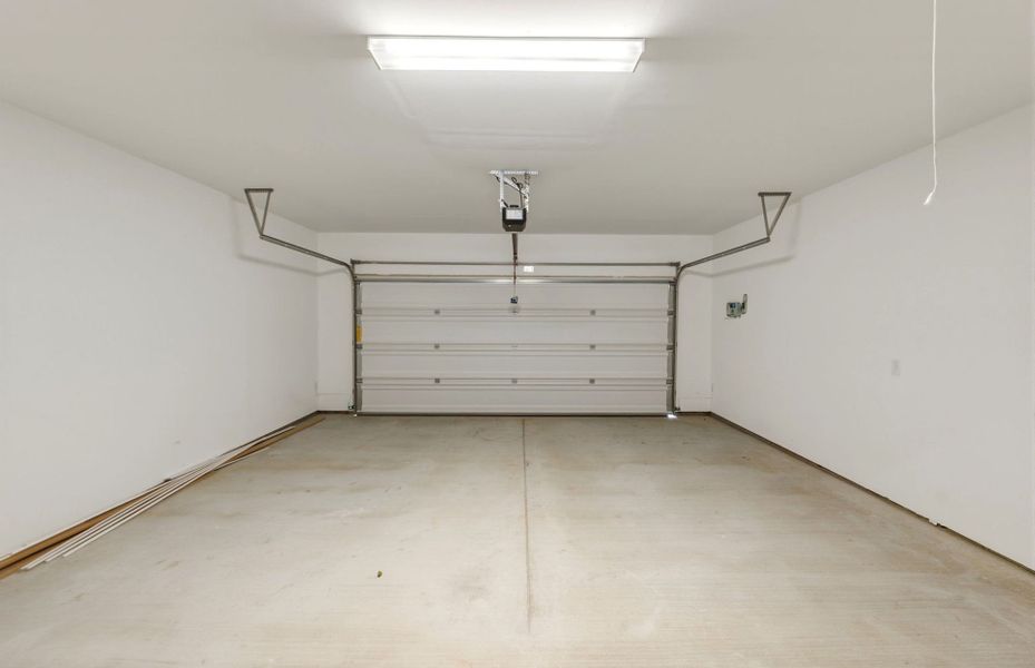 Spacious, unfurnished interior of a new home in Sun City Texas, Georgetown (Image 15).