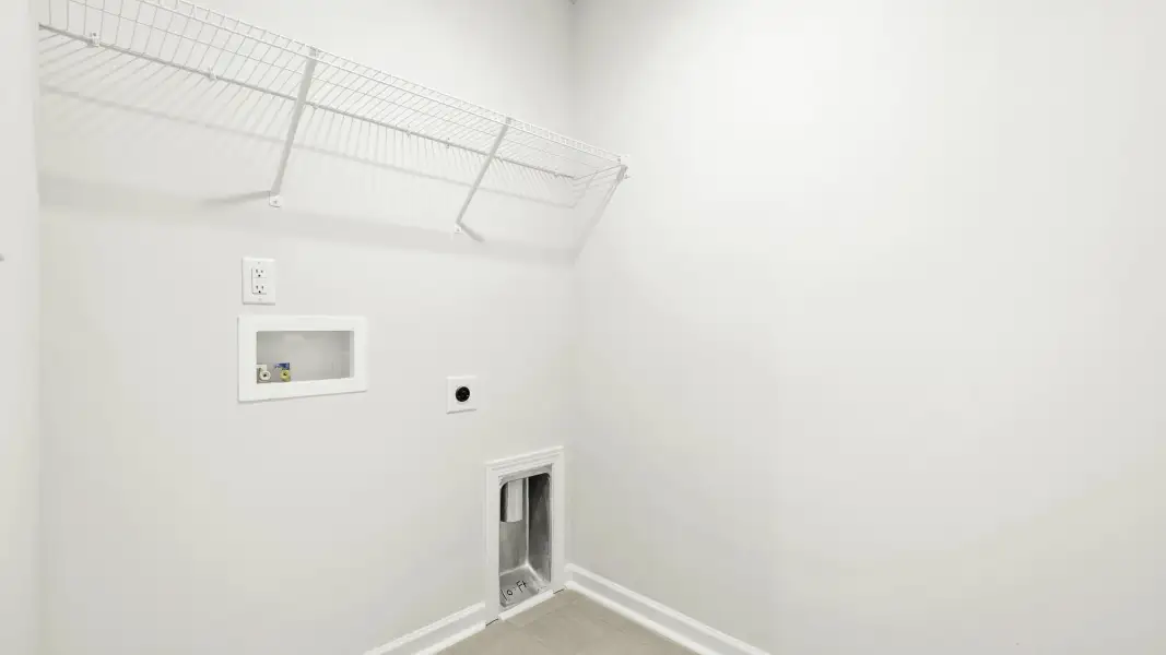 Spacious, unfurnished interior of a new home in Cambridge Park, Mebane (Image 15).