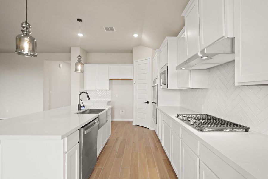 Lovely kitchen with plenty of prep space (*Photo not of actual home and used for illustration purposes only.)