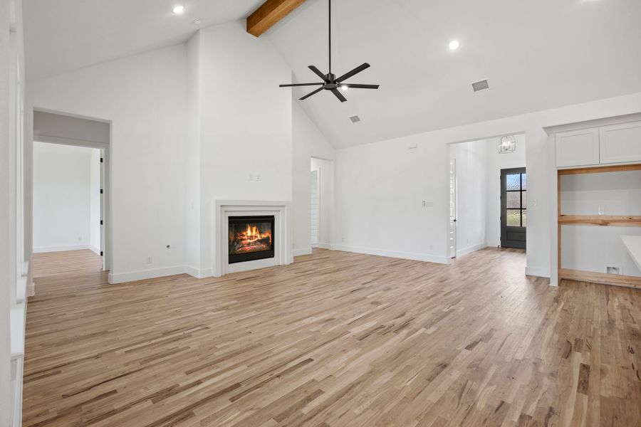 Spacious, unfurnished interior of a new home in Rolling Creek Ranch, Aledo (Image 24).