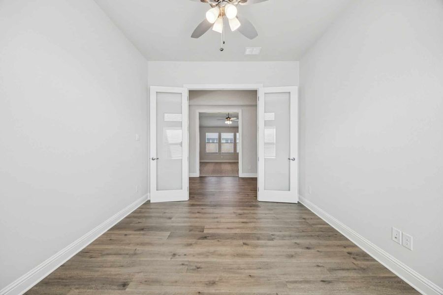 Spacious, unfurnished interior of a new home in Westside Preserve, Midlothian (Image 9).