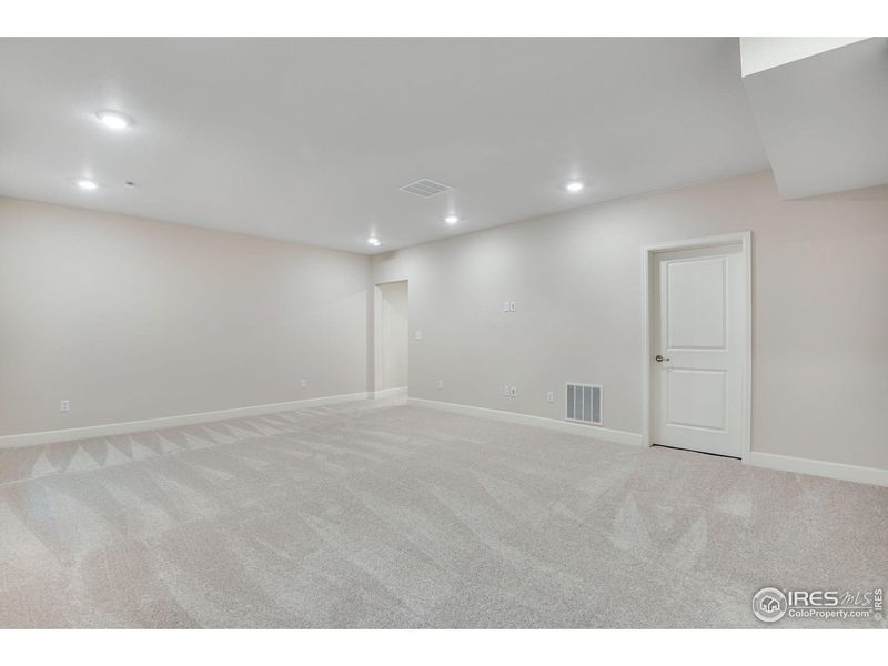 Spacious, unfurnished interior of a new home in Westside Crossing, Berthoud (Image 21).