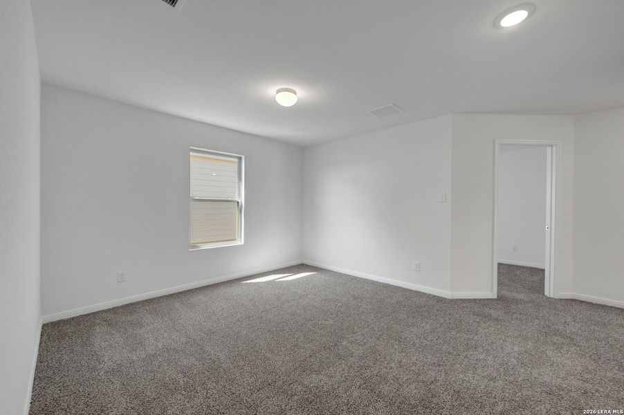 Spacious, unfurnished interior of a new home in Greenspoint Heights, Seguin (Image 49).