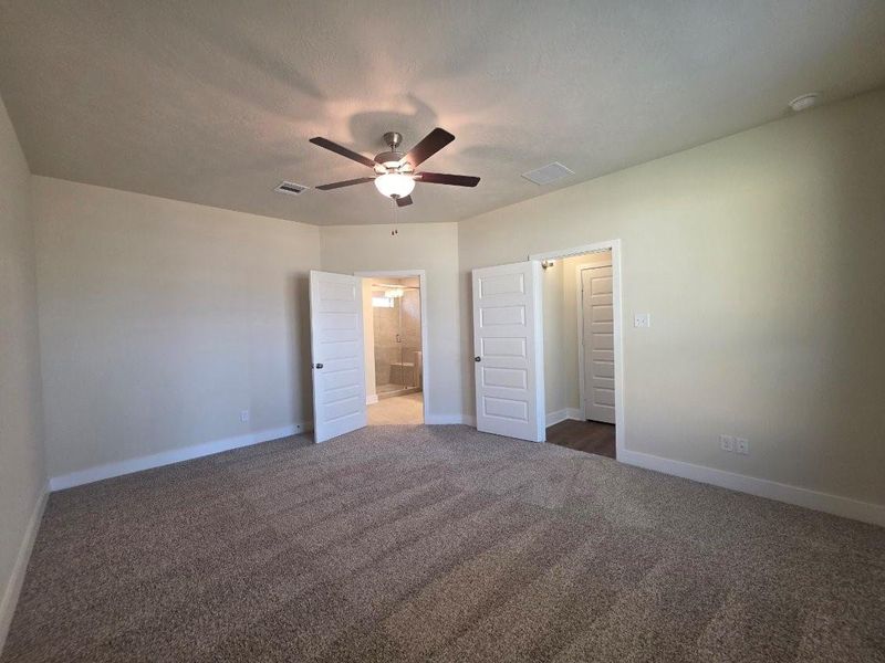 Spacious, unfurnished interior of a new home in , Brenham (Image 9).